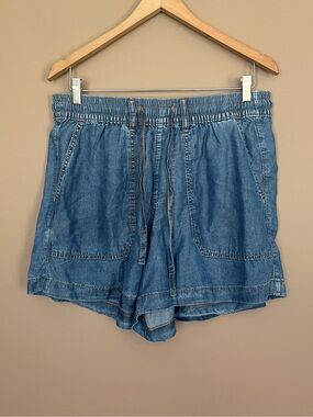 {Torrid} High-Rise Pull-On Chambray Shorts in Medium Wash - Womens M/L - NWT